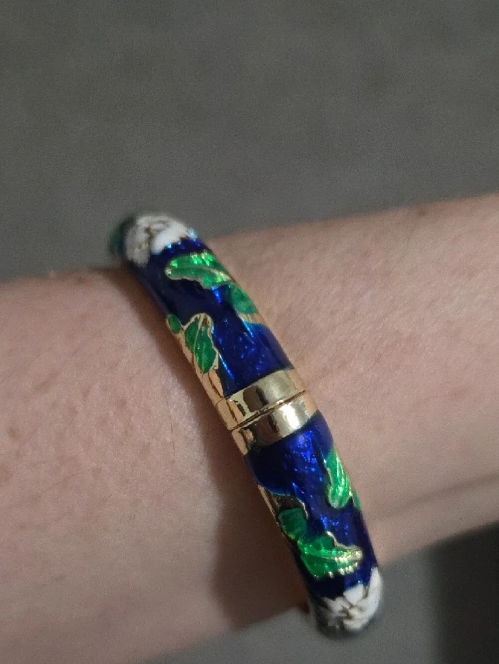 Floral Cloisonné Enamel Bangle Bracelet in Navy with Red & White Flowers 7 Inch